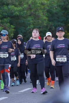 Runner Photo 1653555