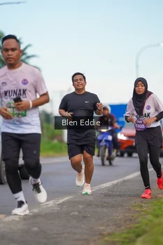 Runner Photo 1656192