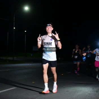 Runner Photo 1663733