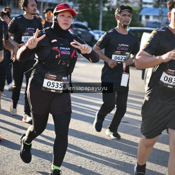 Runner Photo 1665331