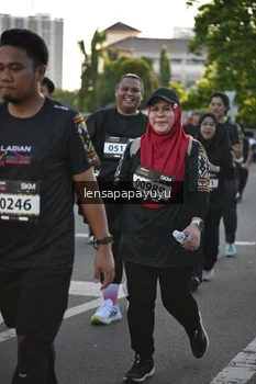 Runner Photo 1665591