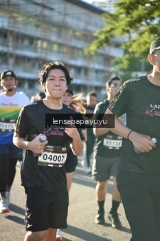 Runner Photo 1665680