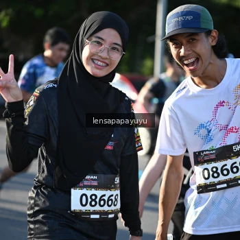 Runner Photo 1666024