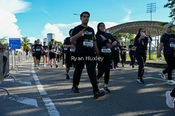 Runner Photo 1671000