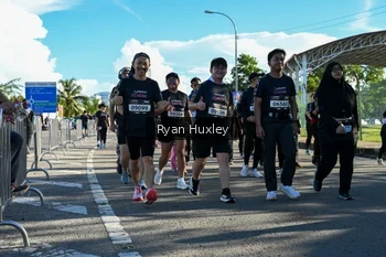 Runner Photo 1671001