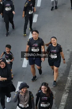 Runner Photo 1671008