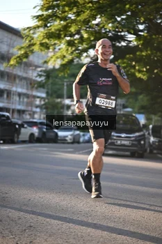 Runner Photo 1672631