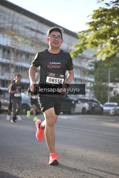 Runner Photo 1672636