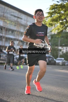 Runner Photo 1672641