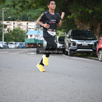 Runner Photo 1672713