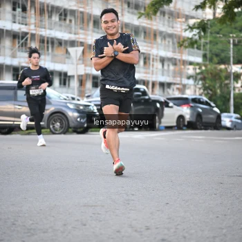 Runner Photo 1672751