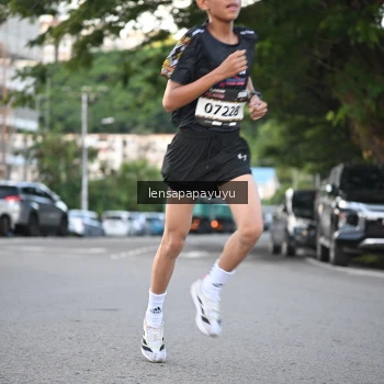 Runner Photo 1672857