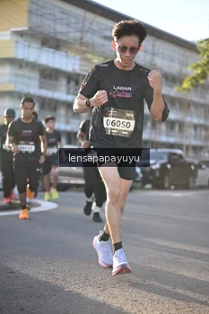 Runner Photo 1672873