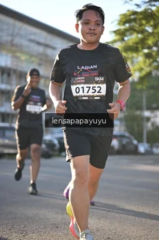 Runner Photo 1673359