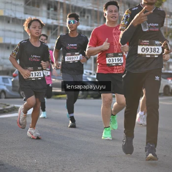 Runner Photo 1673415