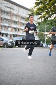 Runner Photo 1673631