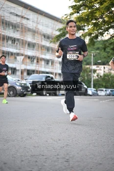 Runner Photo 1673641
