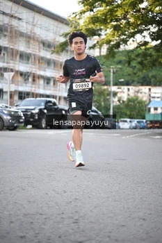 Runner Photo 1674099
