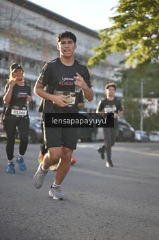 Runner Photo 1674175