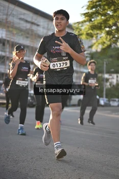 Runner Photo 1674186