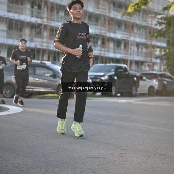 Runner Photo 1674335