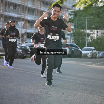 Runner Photo 1674382