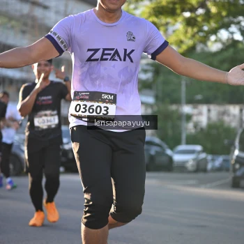 Runner Photo 1674656