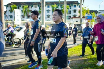 Runner Photo 1675003
