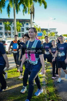 Runner Photo 1675330
