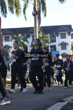 Runner Photo 1677691