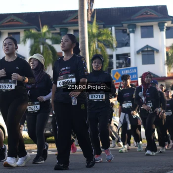 Runner Photo 1677694