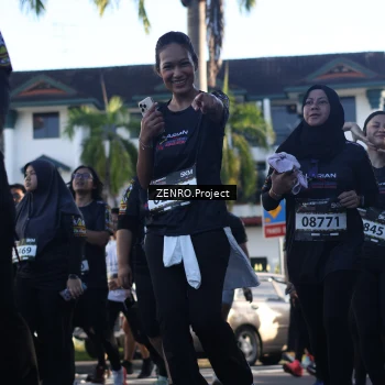 Runner Photo 1677774