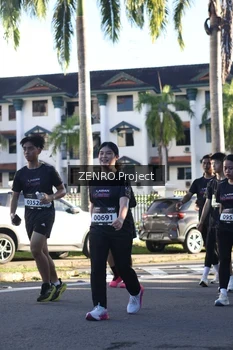 Runner Photo 1677795