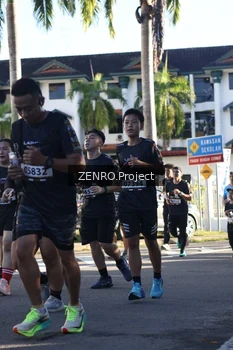 Runner Photo 1677802