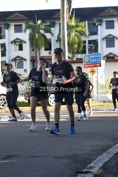 Runner Photo 1677813