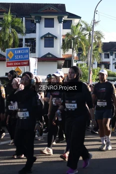 Runner Photo 1680902