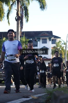 Runner Photo 1681165