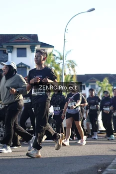 Runner Photo 1681619