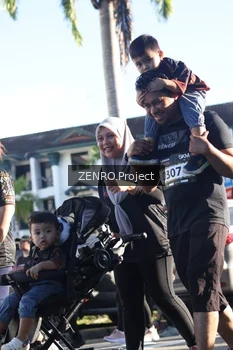 Runner Photo 1682609