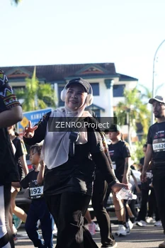 Runner Photo 1682658