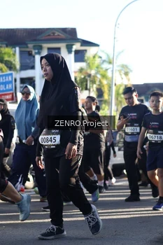 Runner Photo 1682674