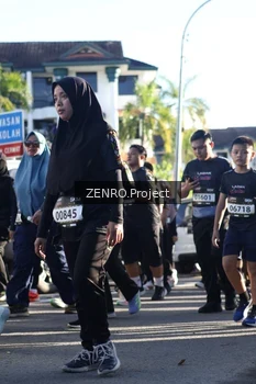 Runner Photo 1682675
