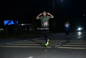 Runner Photo 1682943