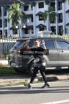 Runner Photo 1683584