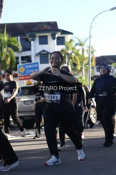Runner Photo 1683743