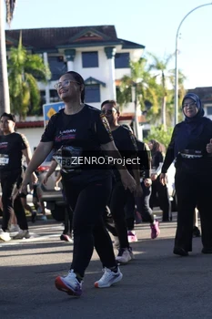 Runner Photo 1683744