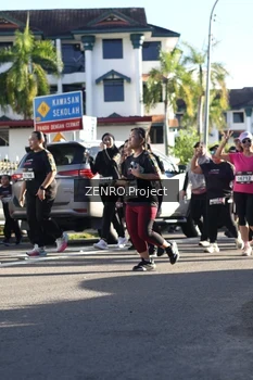 Runner Photo 1683833