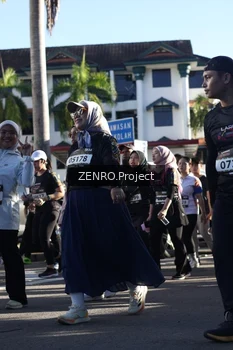 Runner Photo 1683887
