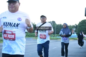 Runner Photo 1684796