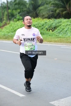 Runner Photo 1685721